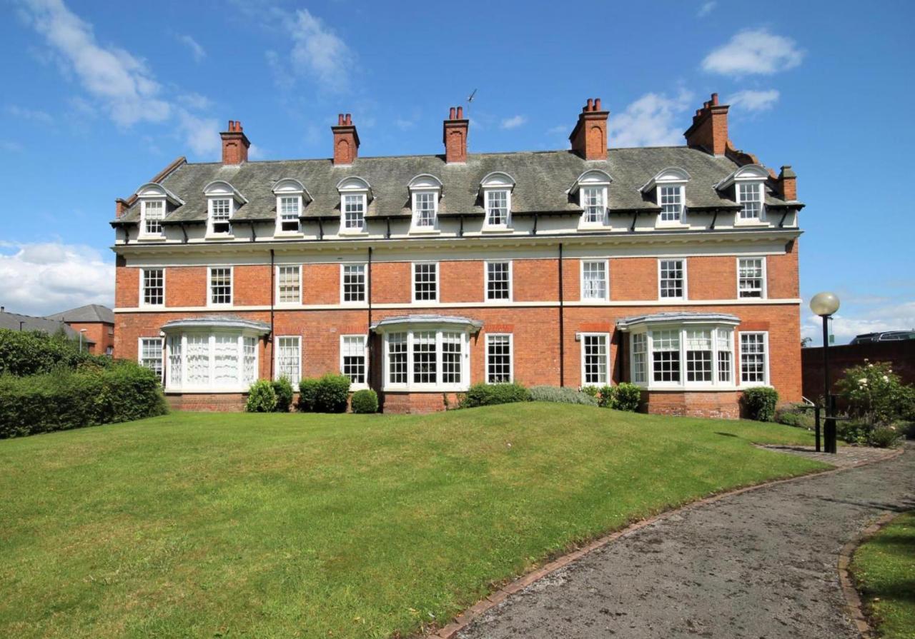 Stylish With Minster Views I Pass The Keys Appartamento York